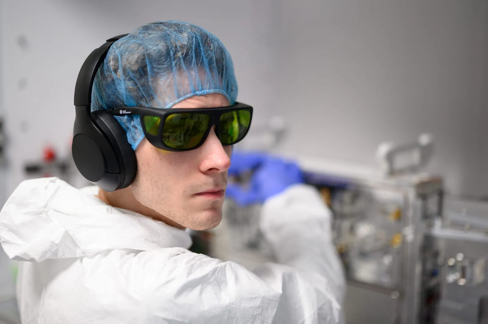 MANUFACTURING PROCESS OF FEMTOSECOND LASERS